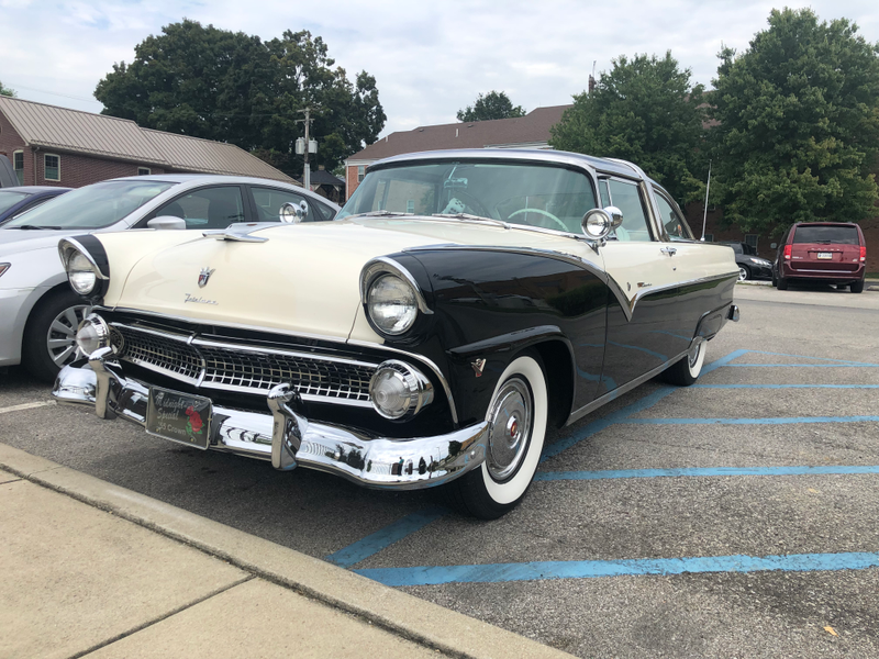 Illustration for article titled Car show in Madison (warning: obvs very big photo dump)
